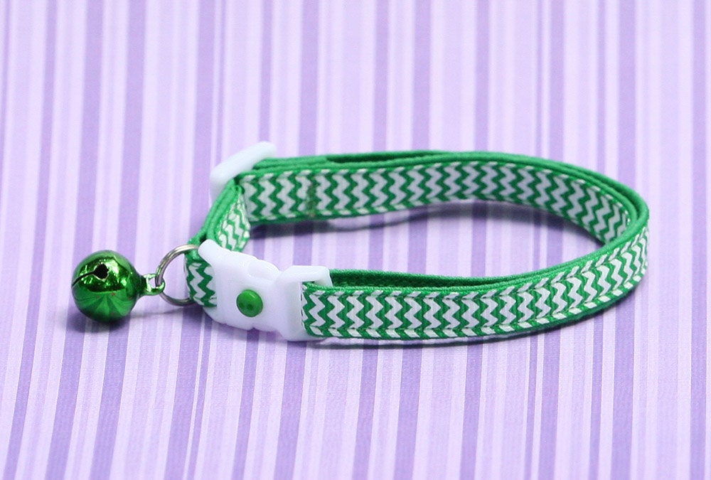 Kelly Green Chevron Cat Collar